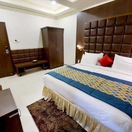 Hotel Mk Vivanta Gwalior Eksteriør billede